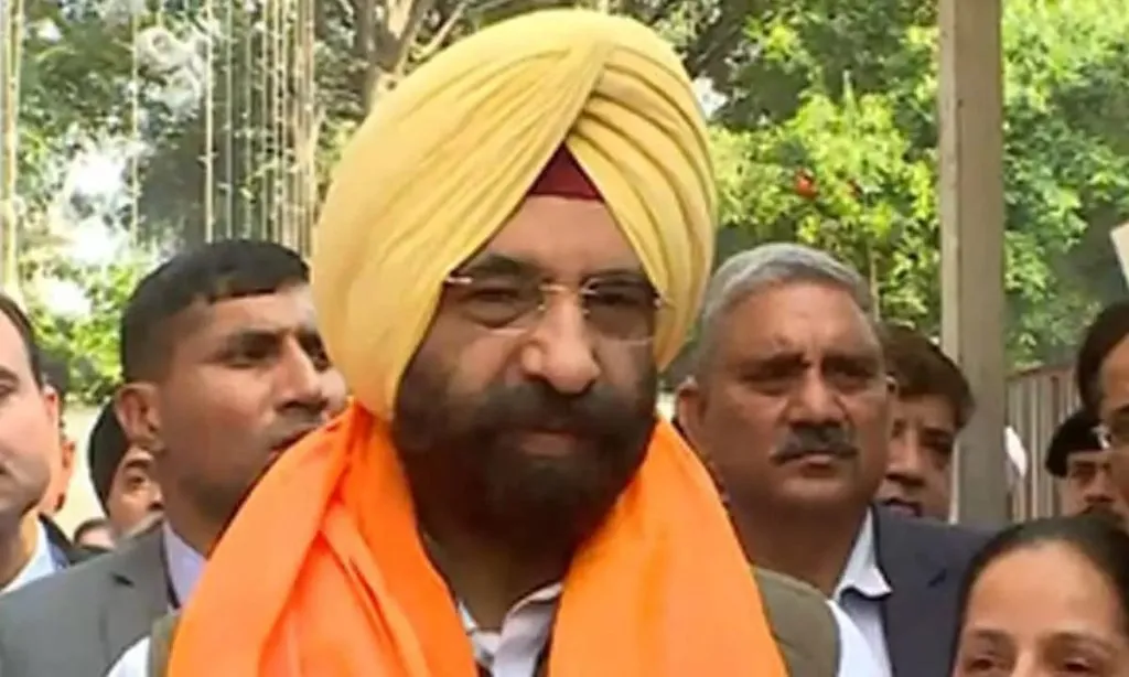 15 वर्षांपेक्षा जुन्या वाहनांना पेट्रोल नाही No petrol for vehicles older than 15 years