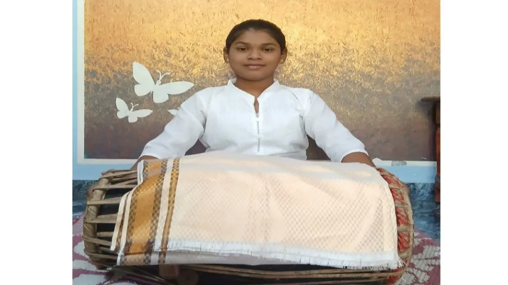 गार्गी सावंतचे पखवाज वादन विशारद परीक्षेत यश