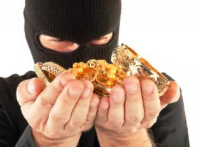 2 vehicles brandishing a sickle and sword, robbed 7 lakh cash miraj