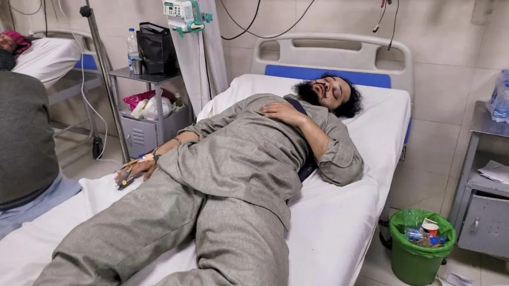 Attack on Golden Temple, 5 devotees injured