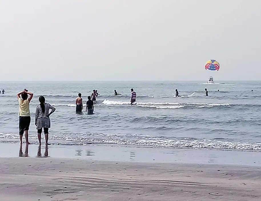 A tourist drowning in the sea was rescued by the youth of Anjarle