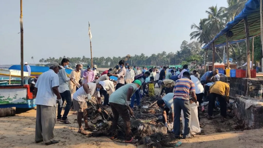 धर्माधिकारी प्रतिष्ठानच्या वतीने सिंधुदुर्गात स्वच्छता अभियान