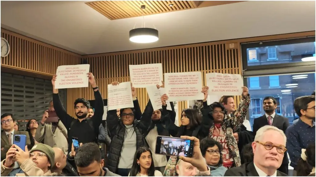 Opposition to Mamata Banerjee in Oxford