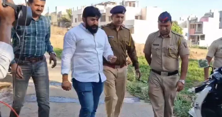 मुख्यमंत्र्यांच्या दौऱ्याच्या पार्श्वभूमीवर आंदोलनाचा इशारा दिलेल्या इंडिया आघाडीच्या पदाधिकाऱ्यांची धरपकड India Alliance Leaders Detained Ahead of CM's Visit Amid Protest