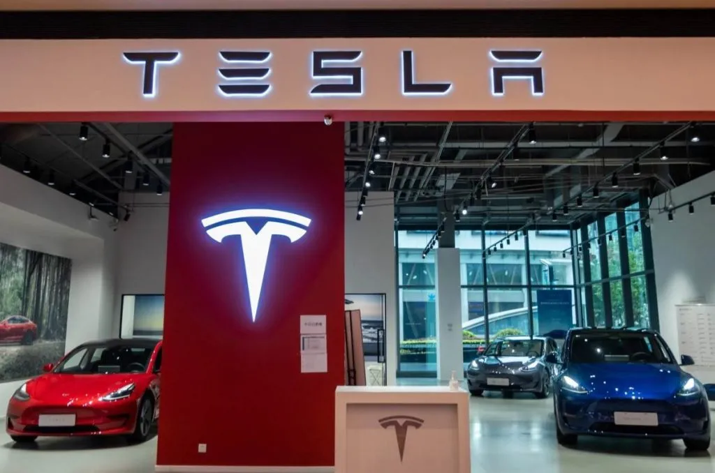 टेस्लाचे देशातील पहिले शोरुम मुंबईत सुरु होणार Tesla's first showroom in the country will open in Mumbai