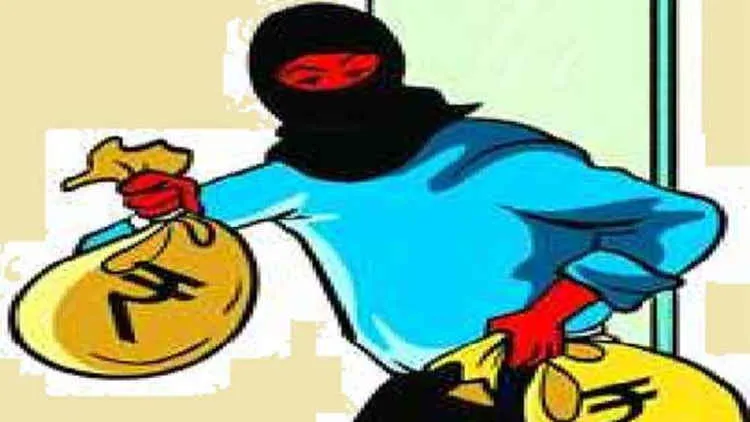 Robbery at a petrol pump in Wathar; ₹1.25 lakh cash looted