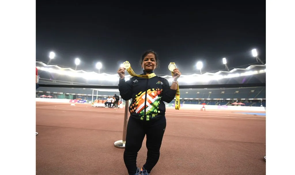 Akutai, Bhagyashree, gold for the statue.