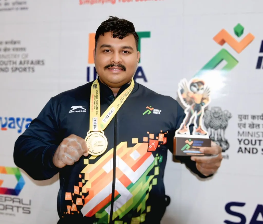 Powerlifting legend Dinesh wins gold, Vikram wins bronze