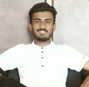 कोरेगावच्या आझाद चौकामध्ये भर दिवसा युवकाचा खून Youth murdered in broad daylight in Koregaon's Azad Chowk