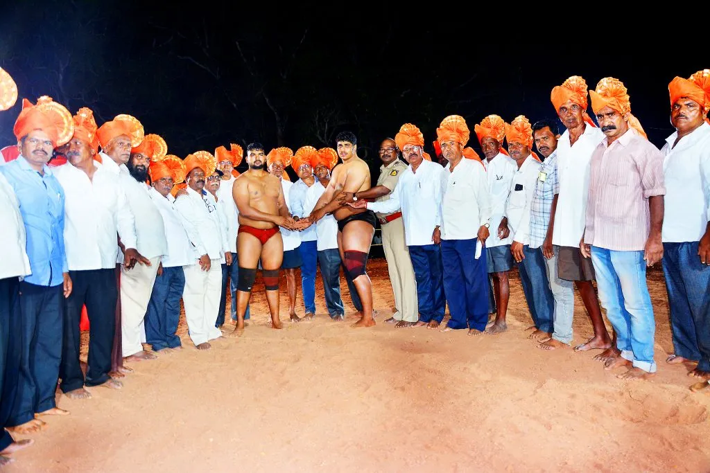 Kamesh defeated Harish on points