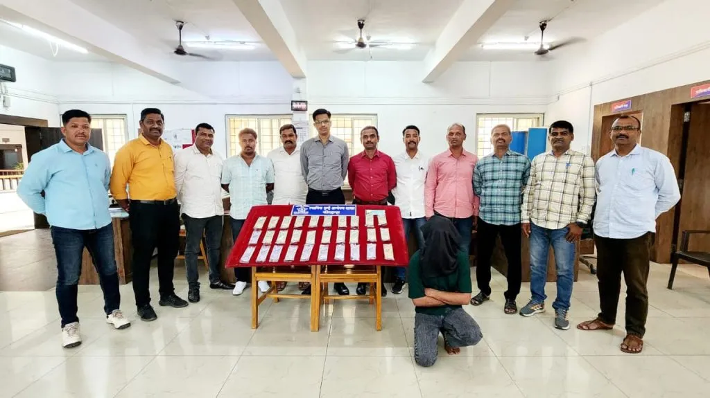 Servant makes off with over ₹10 lakh