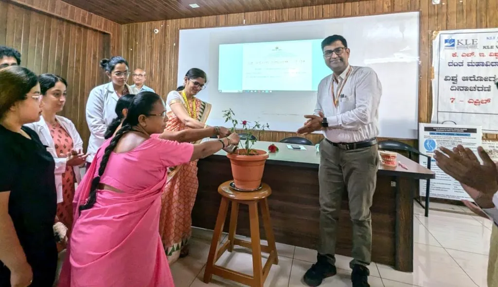 जागतिक आरोग्य दिनानिमित्त दंतचिकित्सा शिबिर Dental camp on the occasion of World Health Day