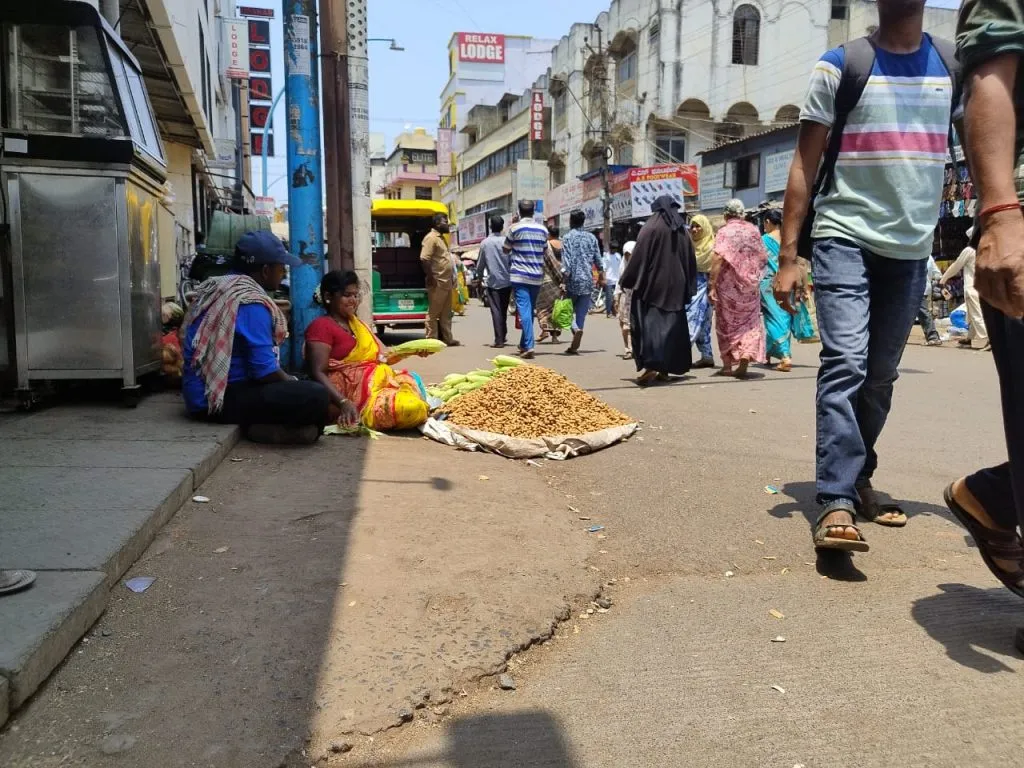 The problem of traffic congestion in the city is complex.