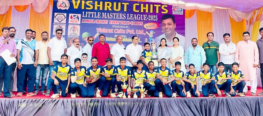 जेवर गॅलरी डायमंड संघाने पटकावला विश्रुत चिट्स चषक Jewel Gallery Diamond team won the Vishrut Chits Cup