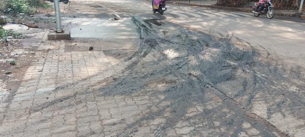 Sewage on the road at Dwarkanagar Mandoli Road