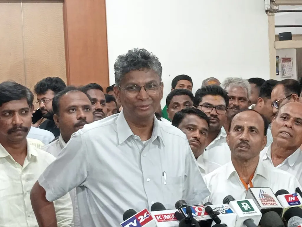 District Collector inspects site for new building