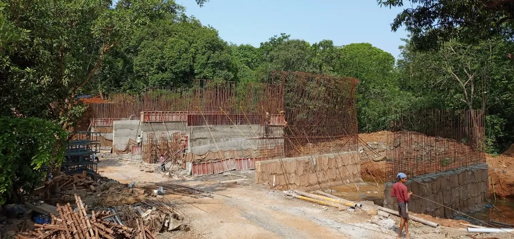 बेळगाव-चोर्ला मार्गावरील कुसमळी पुलाचे काम युद्धपातळीवर Work on Kusmali bridge on Belgaum-Chorla road on war footing