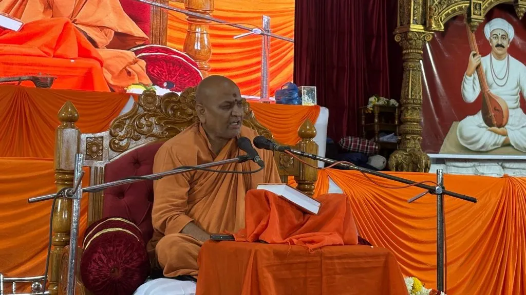 गाथा पारायणात वारकऱ्यांची मांदियाळी Warkaris' response to the recitation ceremony of Tukoba's Akhand Gatha