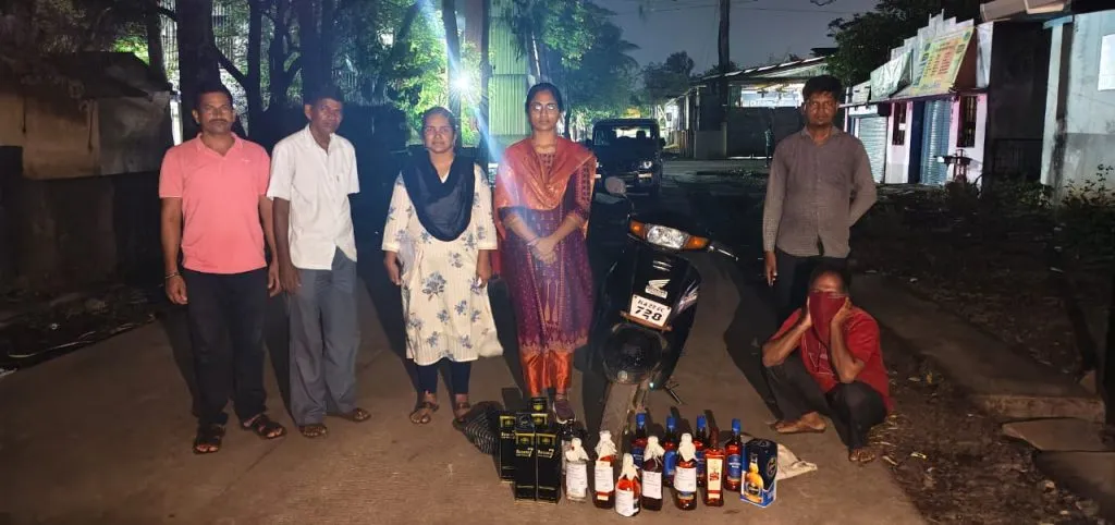 गोवा बनावटीची दारू उद्यमबागजवळ जप्त Goan-made liquor seized near Udyambag