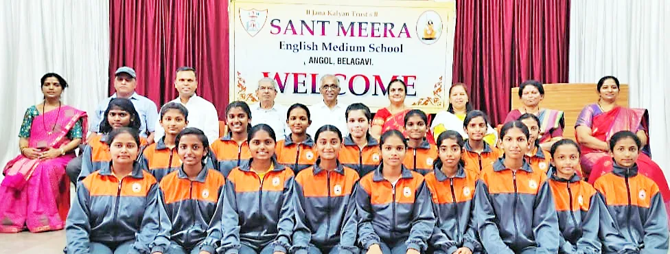 Sant Mira girls' team leaves for national football