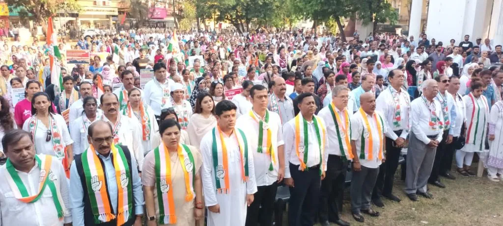 जनतेने एकजूट होऊन भाजपला धडा शिकवावा People should unite and teach BJP a lesson