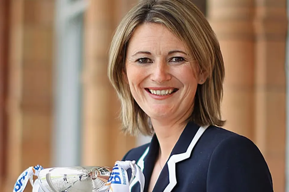 Charlotte Edwards appointed England women's coach