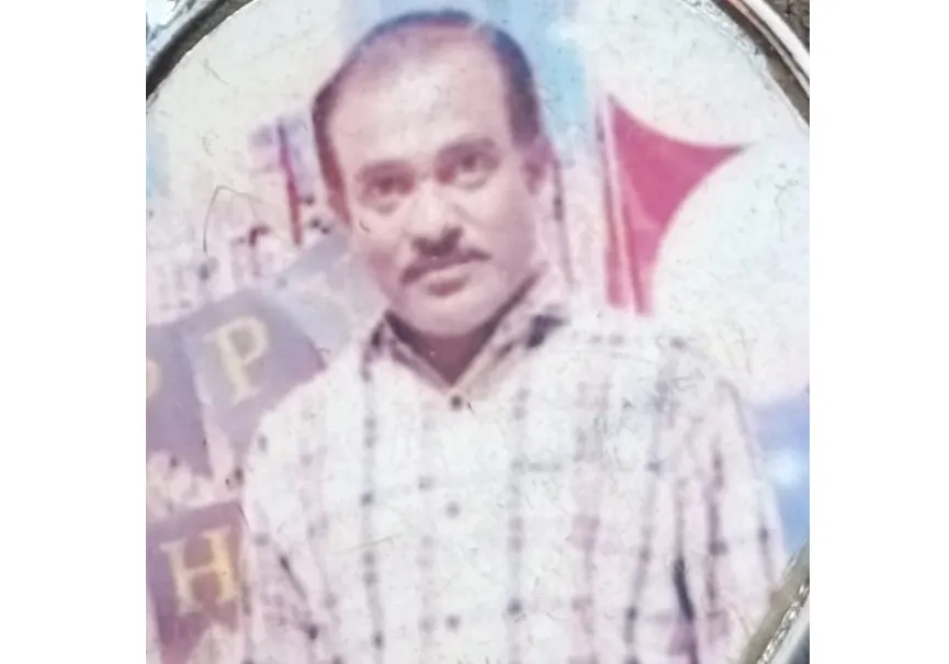 परिवहनच्या बसचालकाची बसमध्येच गळफासाने आत्महत्या Transport bus driver commits suicide by hanging himself in the bus