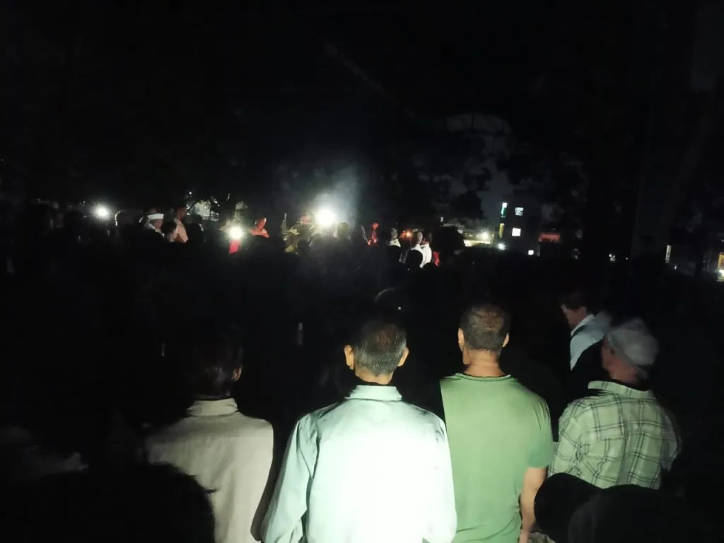 Vadgaon cemetery in darkness, the final journey is also difficult