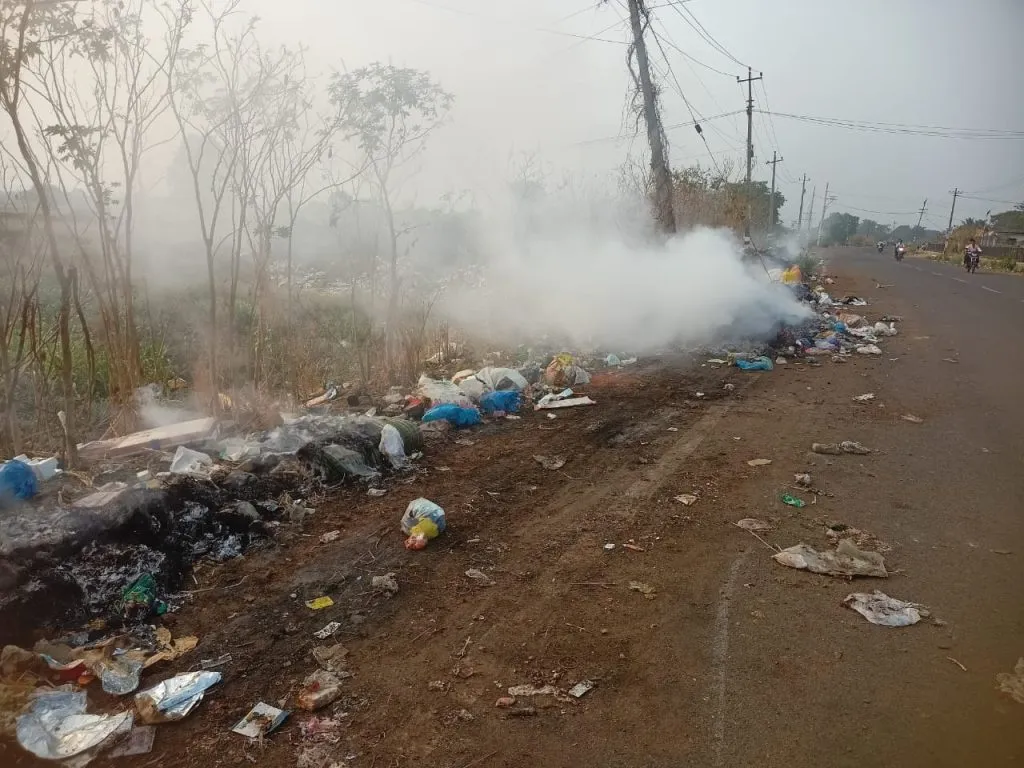 Pollution due to burning of garbage on Yellur Road