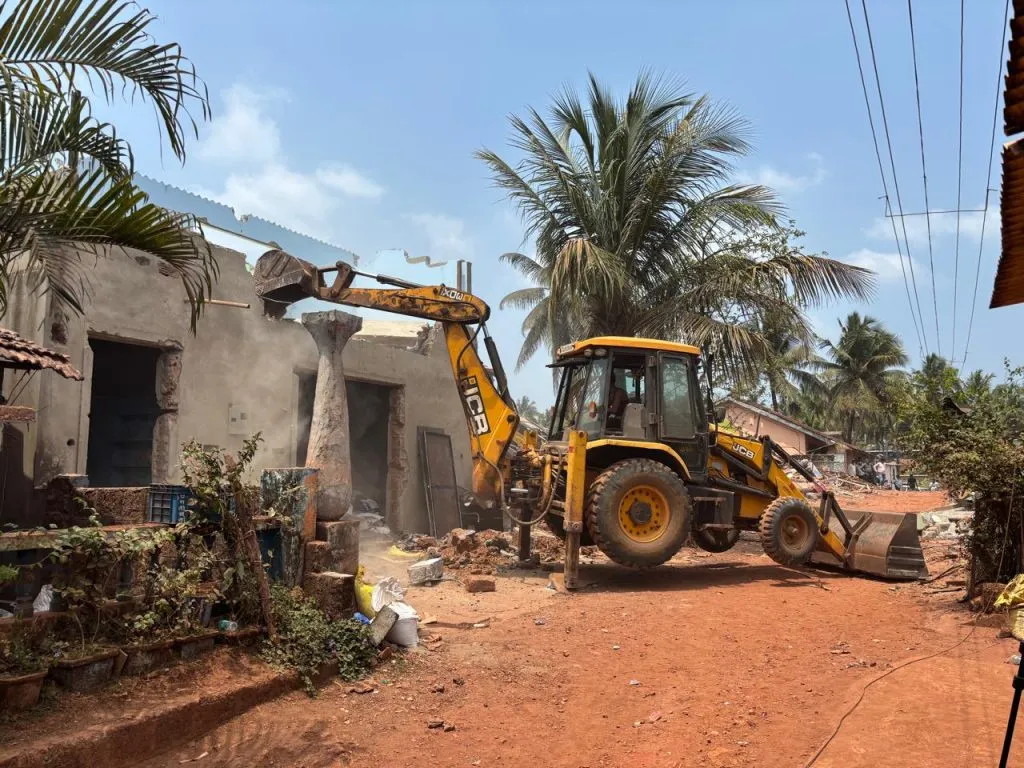 Bulldozer on 'Lala Ki Basti'