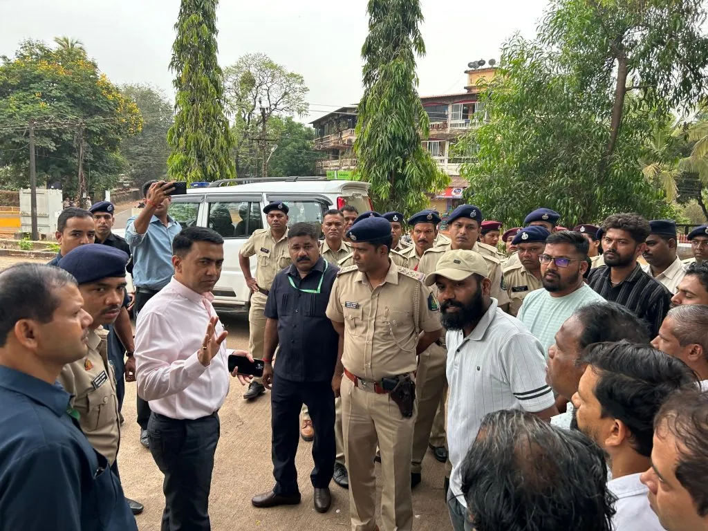 No house or temple will be affected by the side road!