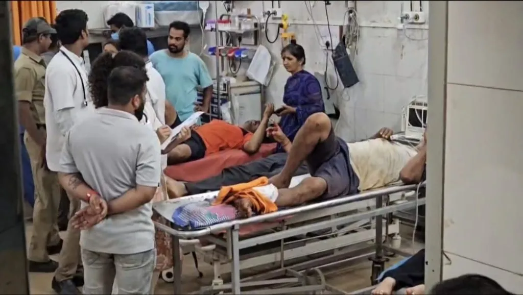 आंबेवाडीमध्ये तुंबळ हाणामारीत 8 जण जखमी 8 people injured in a scuffle in Ambewadi