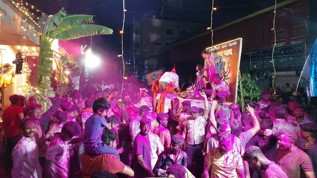 The procession of Ambil cars to Shahapur is full of excitement.