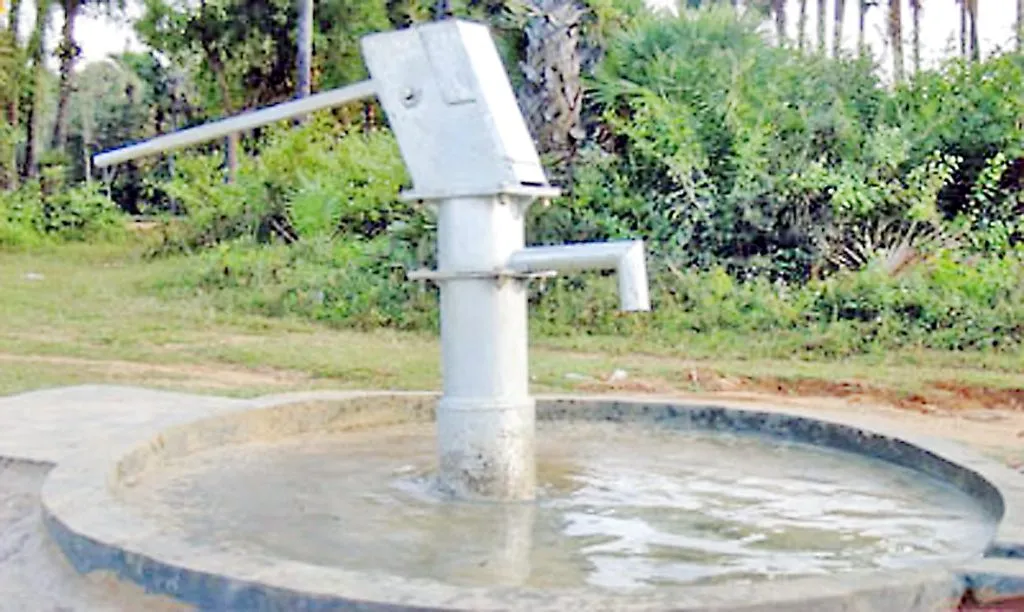 शहरात 25 कूपनलिका खोदण्याचा निर्णय Decision to dig 25 boreholes in the city