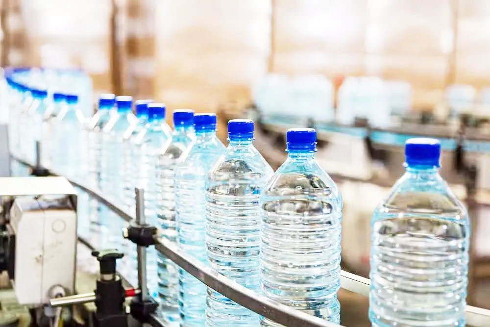 बाटलीबंद पाणी आरोग्यासाठी हानिकारक Bottled water is harmful to health