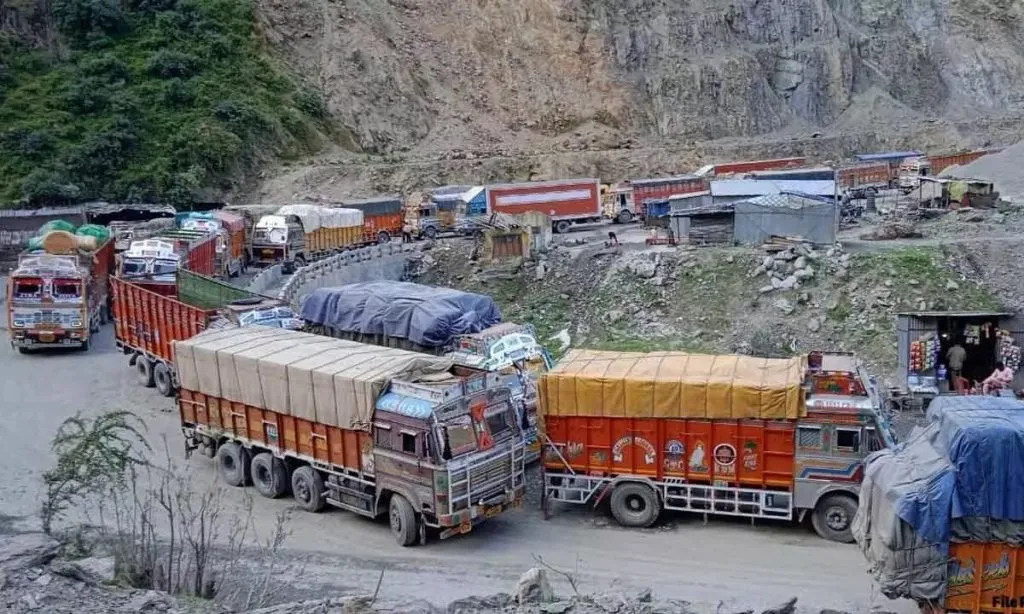 Jammu-Srinagar highway still closed