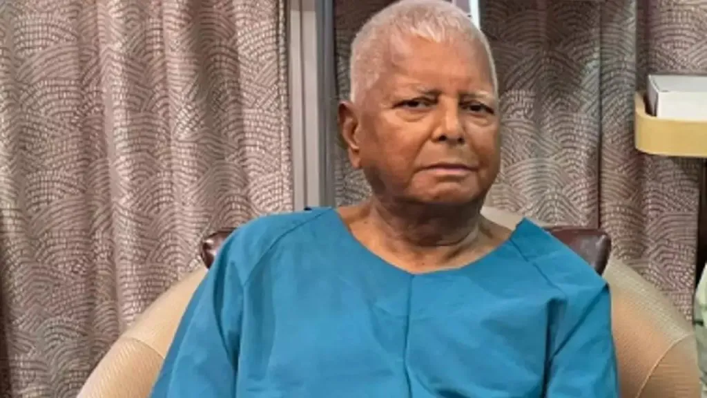 लालू यादव यांच्यावर इस्पितळात उपचार Lalu Yadav undergoing treatment in hospital