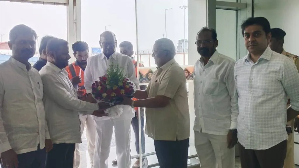 Sharad Pawar : नाराज न होता कामाला लागा, निवडणुकांसाठी पवारांचा कार्यकर्त्यांना बूस्टर डोस Sharad Pawar appeals to get ready for local body elections activist