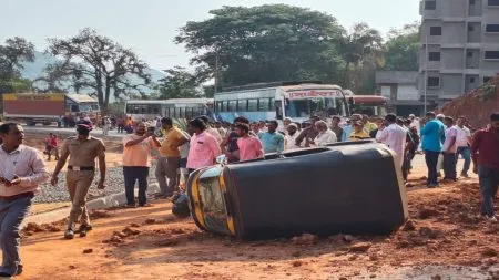 vehicles foth sides Shastri Bridge oumbai-Goa National Highway