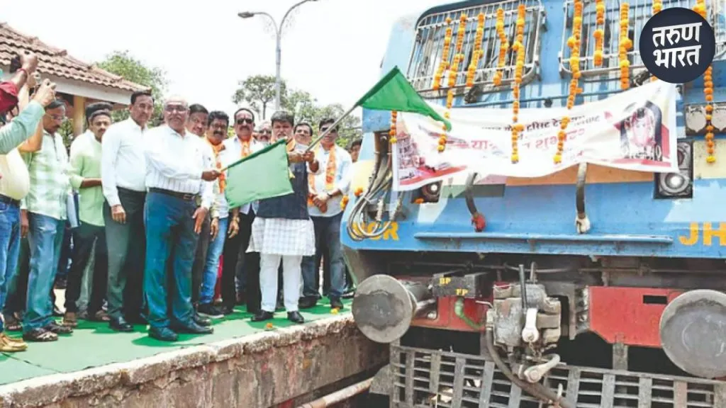 अयोध्या तीर्थदर्शनासाठी 800 ज्येष्ठ रत्नागिरीकर रवाना, पहिली तीर्थदर्शन रेल्वे मार्गस्थ no senior citizen suffers any inconvenience during this journey