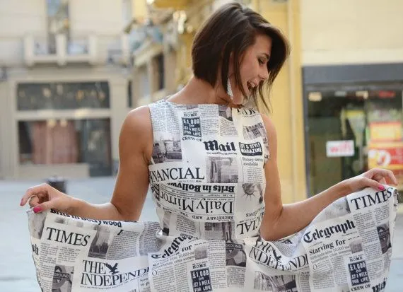 कागद नव्हे कापडावरछापतात वृत्तपत्र Newspapers are printed on cloth, not paper.