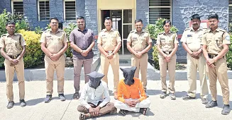 "Two absconding for six years nabbed in filmy style
