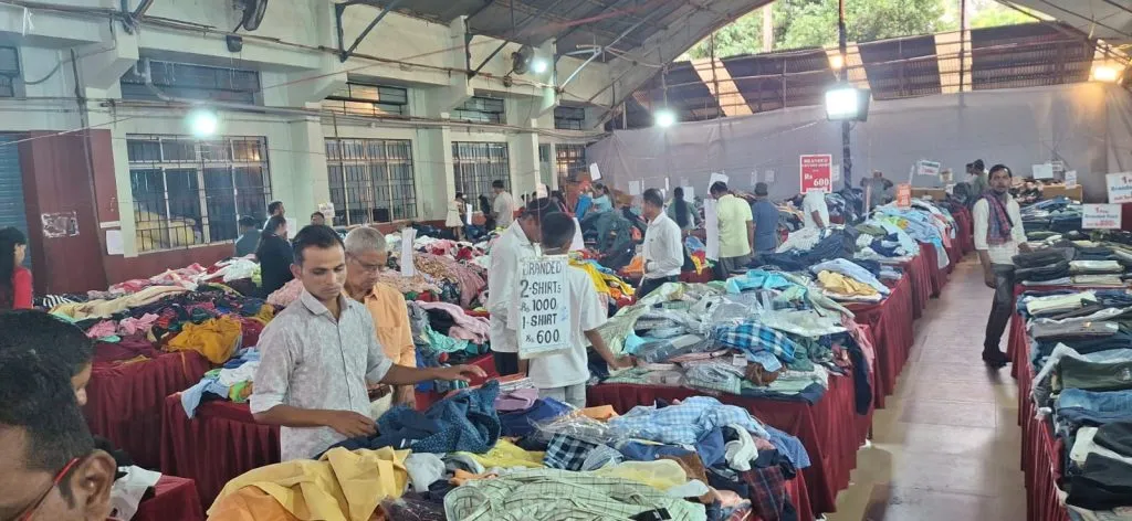 Huge response from Belgaum residents to the discount sale at Maratha Mandir!