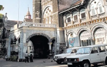 गरीबांच्या ‘थोरल्या’ दवाखान्याला लुटण्याचे पाप, दोषींवर कारवाईची मागणी