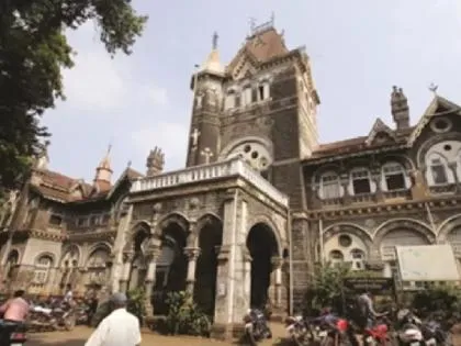 सर्जिकल साहित्य घोटाळेबाजांवर गुन्हे दाखल करा File cases against the surgical equipment scammers