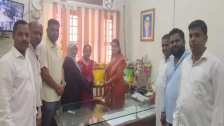 नवनियुक्त मुख्याधिकारी अश्विनी पाटील यांचे ठाकरे शिवसेनेकडून स्वागत