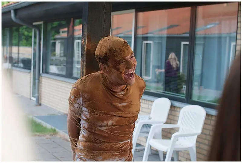 सिंगल राहिल्यास मिळते शिक्षा Being single is punishable by punishment.