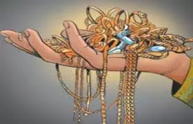 "Loot of valuables worth ₹3 lakh at sickle-point