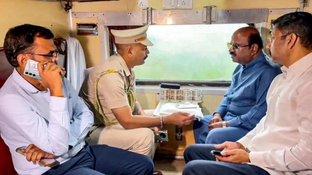 प. बंगाल राज्यपालांनी केला हिंसाचारग्रस्त मालदाचा दौरा West Bengal Governor visits violence-hit Malda