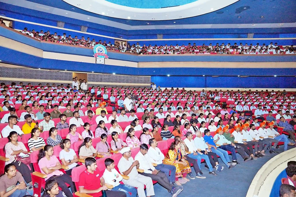 डॉ. किरण ठाकुर यांच्या कृतज्ञता सोहळ्यास प्रारंभ Dr. Kiran Thakur's gratitude ceremony begins
